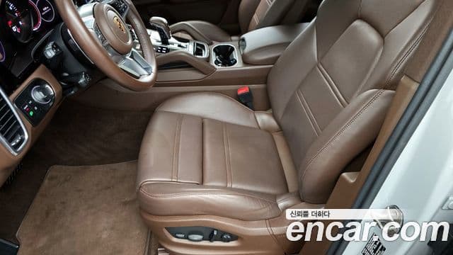 Porsche Cayenne 2022 — Photo 17/34