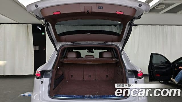 Porsche Cayenne 2022 — Photo 26/34