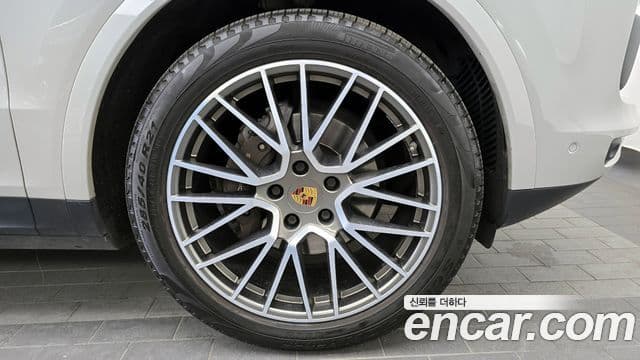 Porsche Cayenne 2022 — Photo 12/34