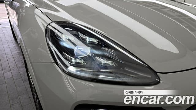 Porsche Cayenne 2022 — Photo 19/34