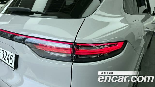 Porsche Cayenne 2022 — Photo 23/34