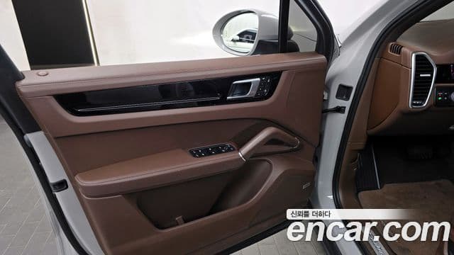 Porsche Cayenne 2022 — Photo 20/34