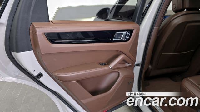Porsche Cayenne 2022 — Photo 24/34