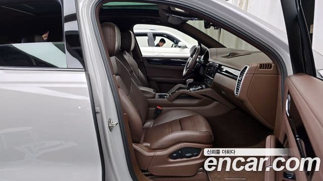 Porsche Cayenne 2022 — Photo 10/34
