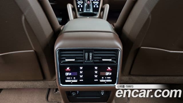 Porsche Cayenne 2022 — Photo 27/34