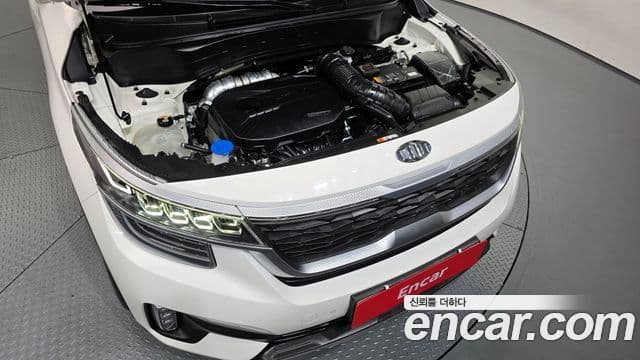 Kia Seltos 2020 — ფოტო 6/20