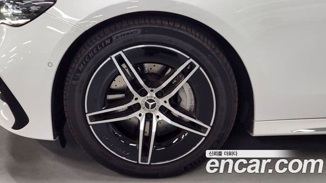 Mercedes-Benz E-Class 2025 — ფოტო 15/19