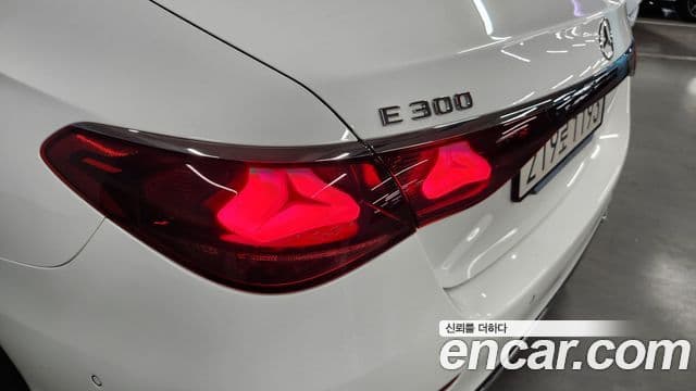 Mercedes-Benz E-Class 2025 — ფოტო 16/19