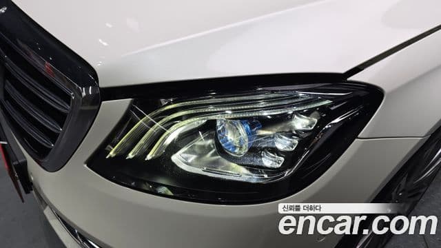 Mercedes-Benz S-Class 2018 — Photo 23/34