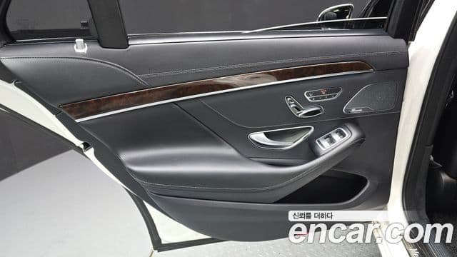 Mercedes-Benz S-Class 2018 — Photo 20/34