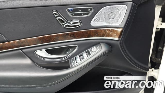 Mercedes-Benz S-Class 2018 — Photo 10/34