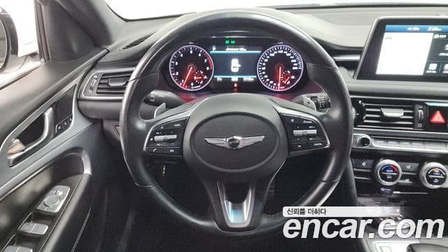 Genesis G70 2018 — Photo 11/36