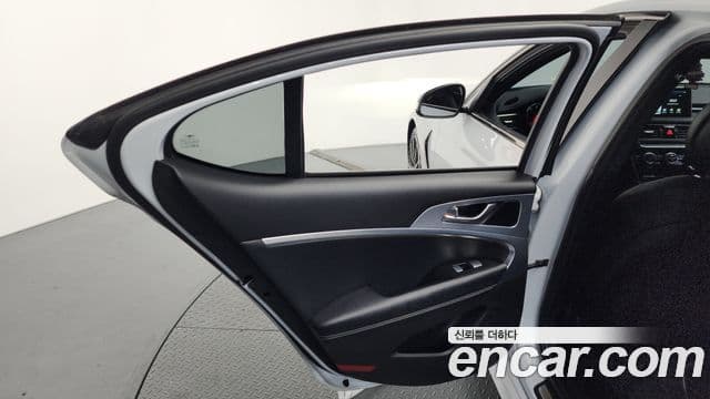 Genesis G70 2018 — Photo 28/36