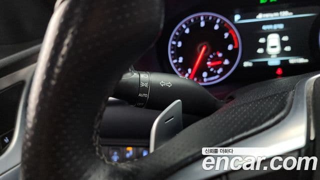 Genesis G70 2018 — Photo 21/36