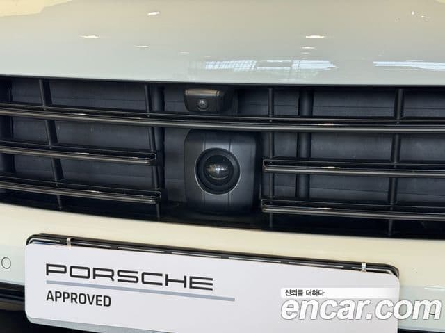Porsche Cayenne 2023 — Photo 7/20