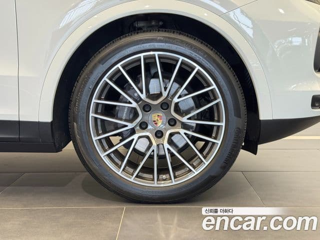 Porsche Cayenne 2023 — Photo 4/20