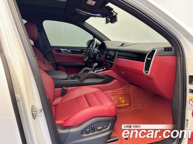 Porsche Cayenne 2023 — Photo 17/20