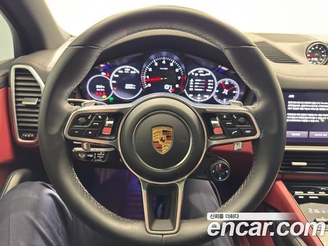 Porsche Cayenne 2023 — Photo 13/20