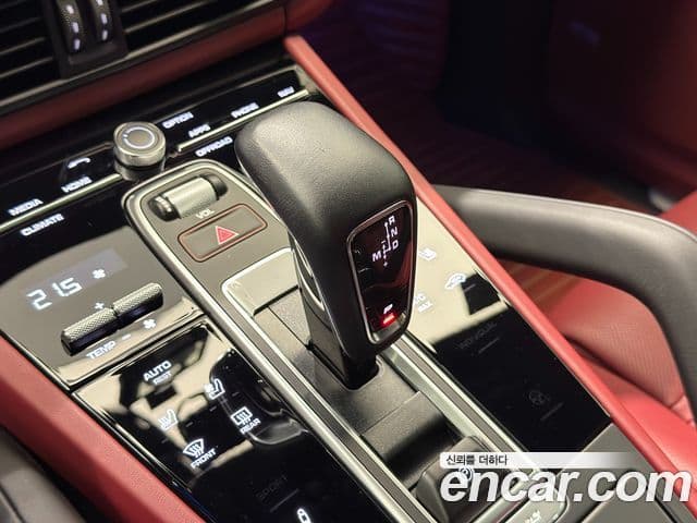 Porsche Cayenne 2023 — Photo 9/20