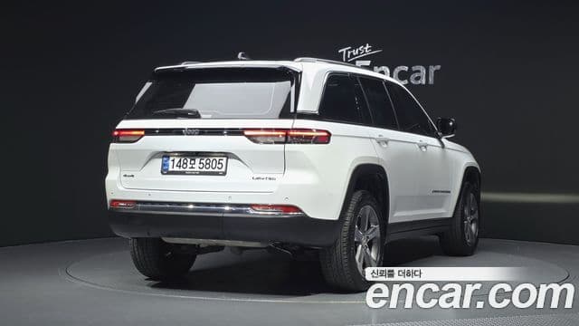 Jeep Grand Cherokee 2023 — ფოტო 2/20
