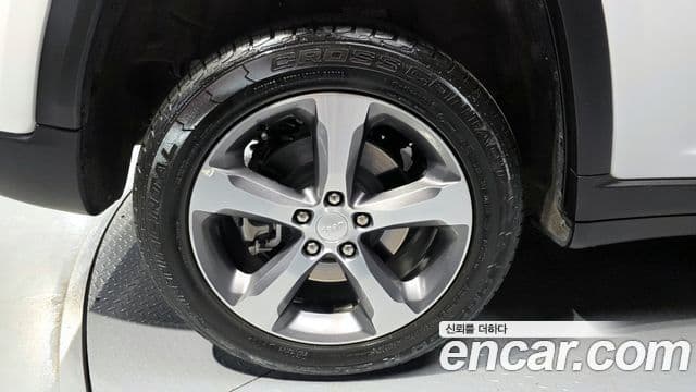 Jeep Grand Cherokee 2023 — Photo 27/33