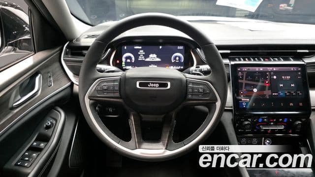 Jeep Grand Cherokee 2023 — ფოტო 13/20