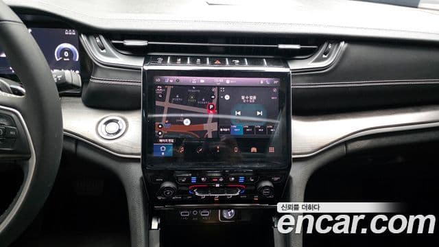 Jeep Grand Cherokee 2023 — ფოტო 14/20
