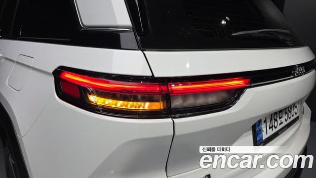 Jeep Grand Cherokee 2023 — Photo 29/33