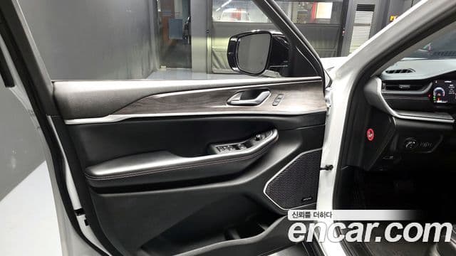 Jeep Grand Cherokee 2023 — Photo 8/33