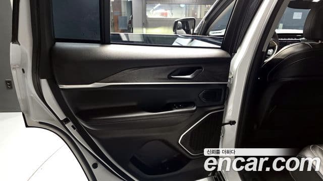 Jeep Grand Cherokee 2023 — Photo 5/33
