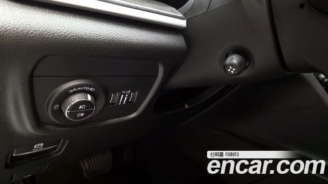 Jeep Grand Cherokee 2023 — Photo 32/33