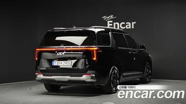 Kia Carnival 2023 — ფოტო 2/20