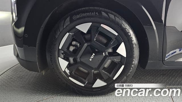 Kia Carnival 2023 — ფოტო 5/20