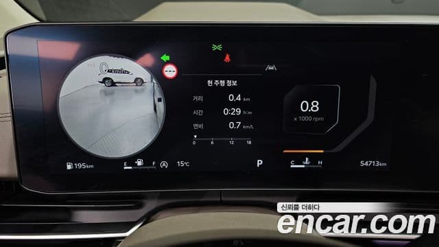 Kia Carnival 2023 — ფოტო 8/20