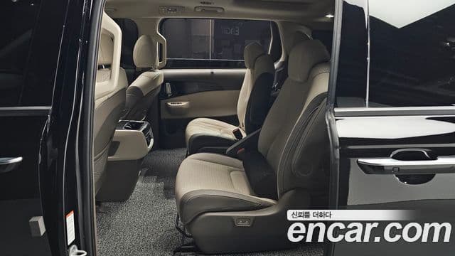Kia Carnival 2023 — ფოტო 12/20