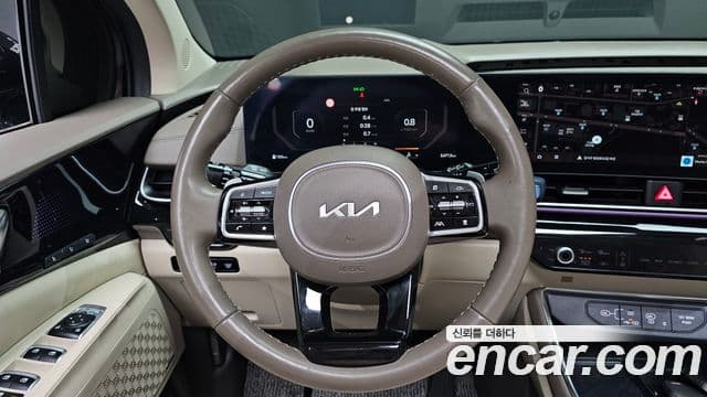 Kia Carnival 2023 — ფოტო 13/20