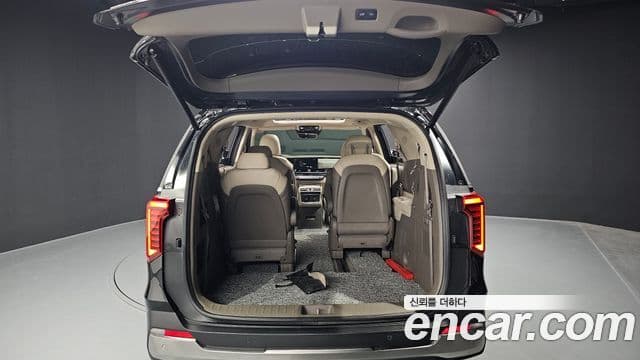 Kia Carnival 2023 — ფოტო 20/20