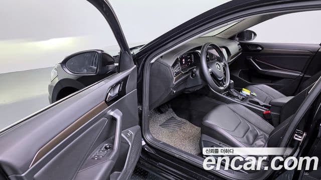 Volkswagen Jetta 2021 — Şəkil 8/20