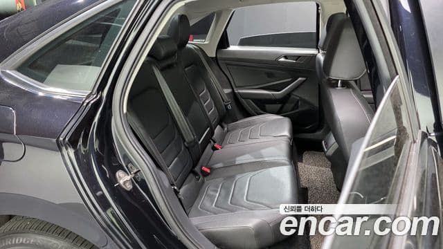 Volkswagen Jetta 2021 — Şəkil 10/20