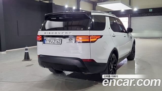 Land Rover Discovery 5 2019 — Photo 12/18