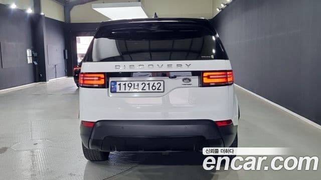 Land Rover Discovery 5 2019 — Photo 7/18