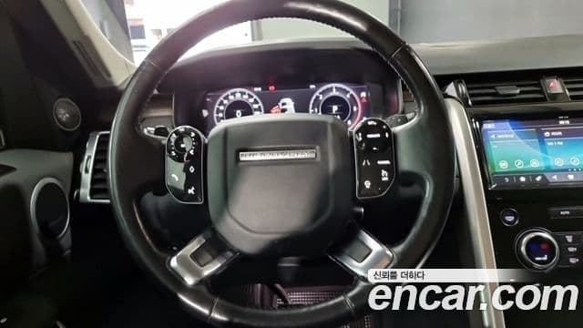 Land Rover Discovery 5 2019 — Photo 8/18