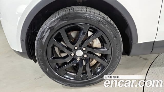 Land Rover Discovery 5 2019 — Photo 18/18