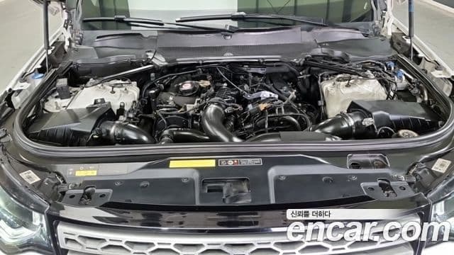 Land Rover Discovery 5 2019 — Photo 15/18