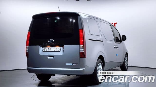 Hyundai Staria 2023 — Фото 2/20