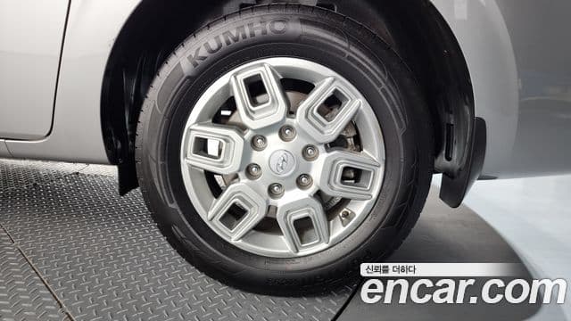 Hyundai Staria 2023 — ფოტო 11/34