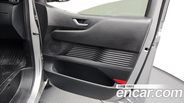 Hyundai Staria 2023 — ფოტო 9/34