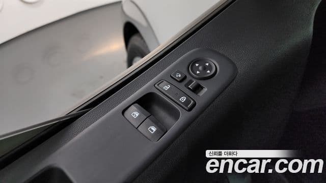 Hyundai Staria 2023 — ფოტო 31/34
