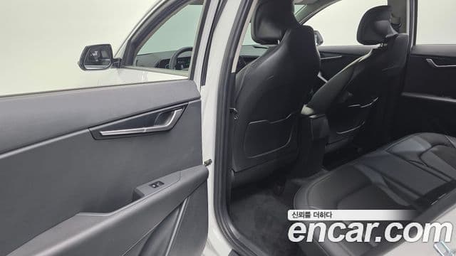Kia Niro 2022 — ფოტო 18/20