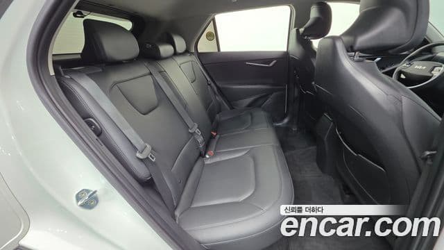 Kia Niro 2022 — ფოტო 19/20